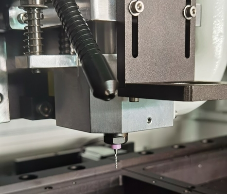 W1650mm KAVO Spindle Automatic PCB Router Depaneling Machine مع كاميرات CCD