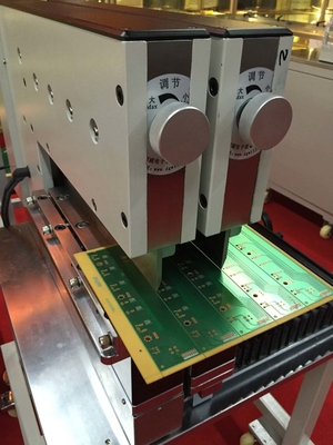 قطع سمك 0.1 ~ 3.5 ملم PCB V-cutter Depaneling Machine