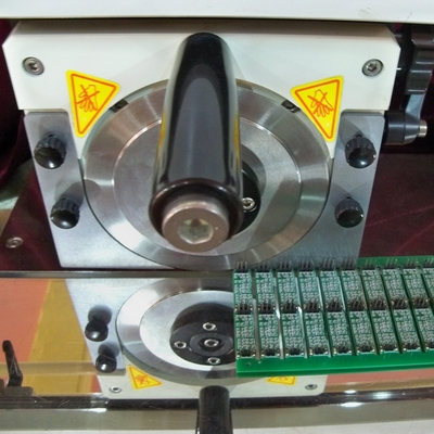 تصميم سهل الاستخدام لسهولة تشغيل وصيانة آلة فصل PCB