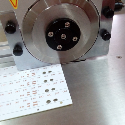 PCB Depanelizer قبل التسجيل فاصل ثنائي الفينيل متعدد الكلور V Groove فصل PCB