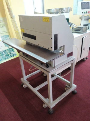 GMC L780mm آلة قطع الخطية المزودة بمحركات PCB V / Pcb Shear Cutter